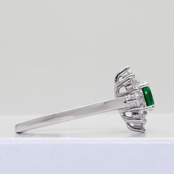 Stunning Emerald Simulant Green Stone 925 Sterling Silver Ring,  Stamped 925 - Picture 8 of 9